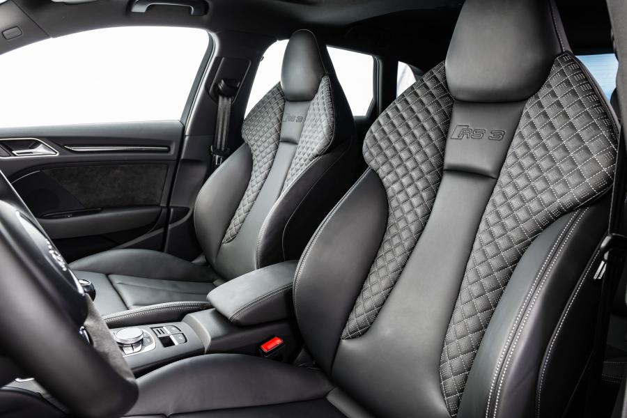 Интерьер Audi RS3 Sportback (8V) 2016 года  (LA) (фото 26 из 26)